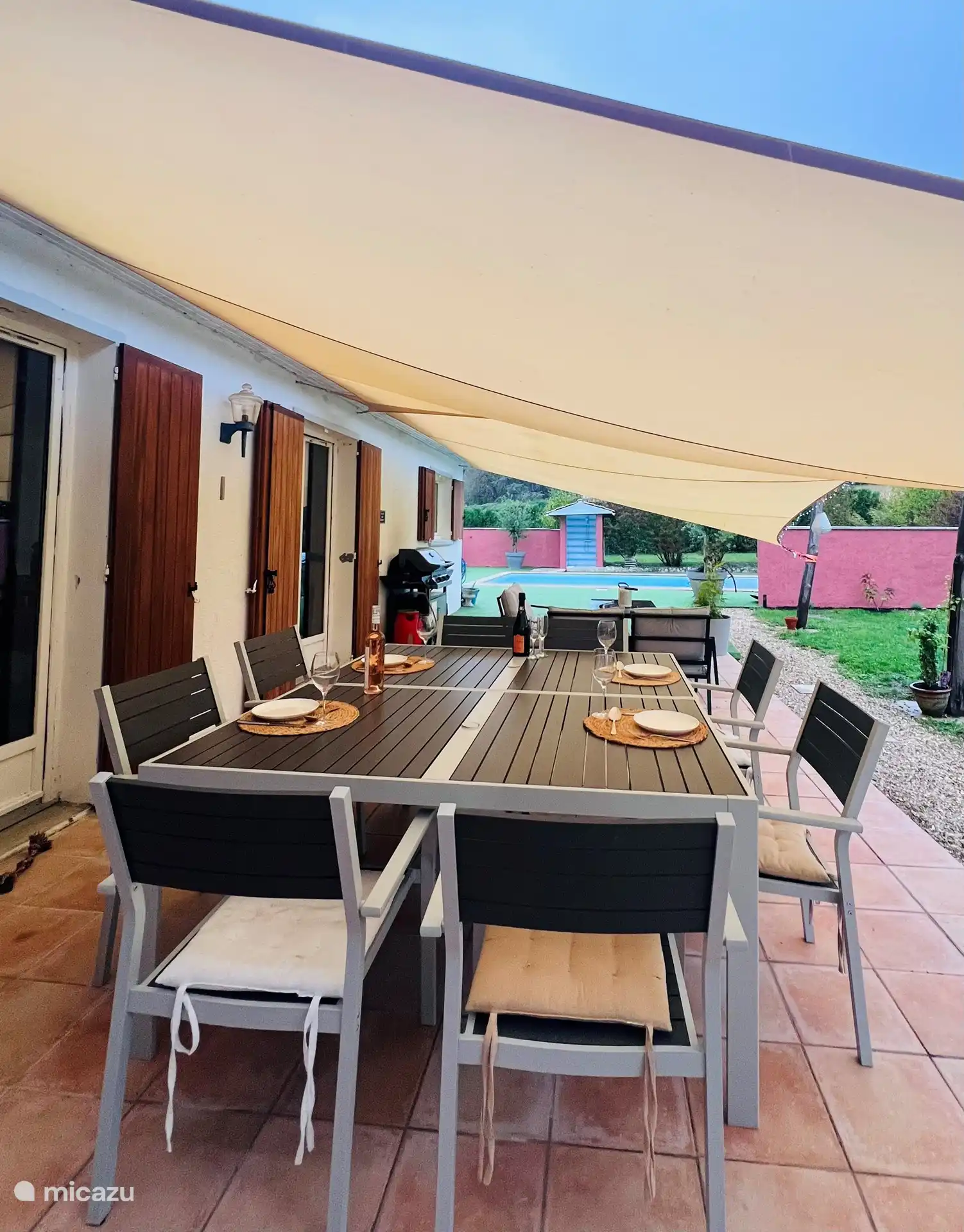 Outdoor-Tisch für 8 Personen