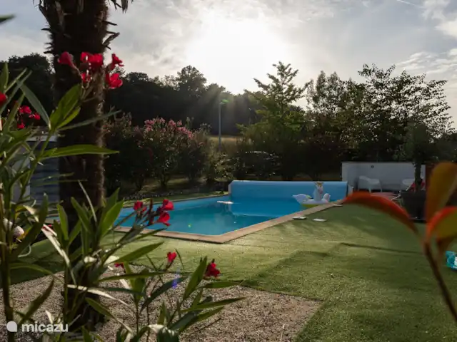 Maison Fame  huren in Frankrijk, Dordogne, Champagne-et-Fontaine - vakantiehuis doorkijk naar zwembad