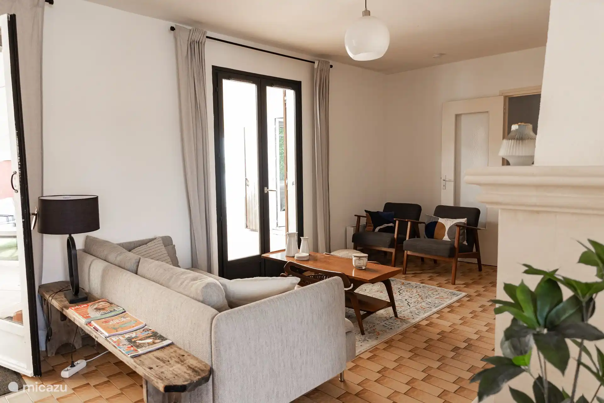 Wohnzimmer mit Sitzgelegenheit