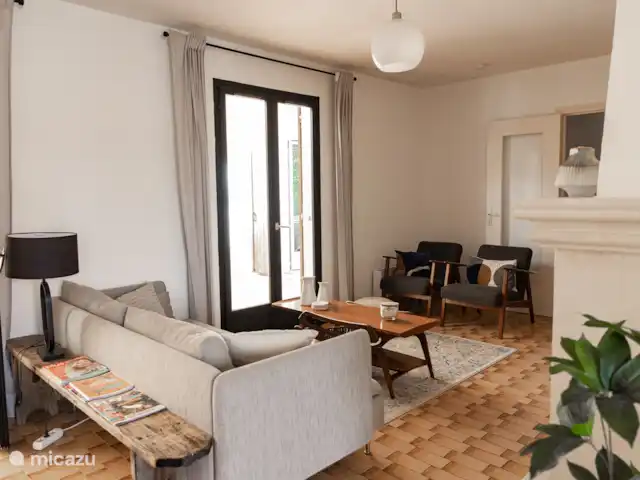 Maison Fame  huren in Frankrijk, Dordogne, Champagne-et-Fontaine - vakantiehuis woonkamer met zitje