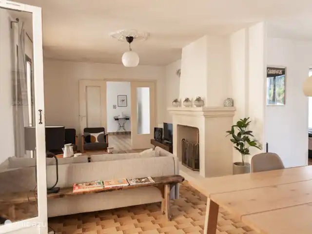 Maison Fame  huren in Frankrijk, Dordogne, Champagne-et-Fontaine - vakantiehuis woonkamer met openhaard