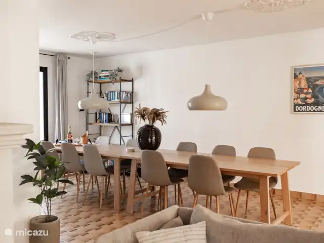 Maison Fame  huren in Frankrijk, Dordogne, Champagne-et-Fontaine - vakantiehuis woonkamer met eettafel voor 10 personen