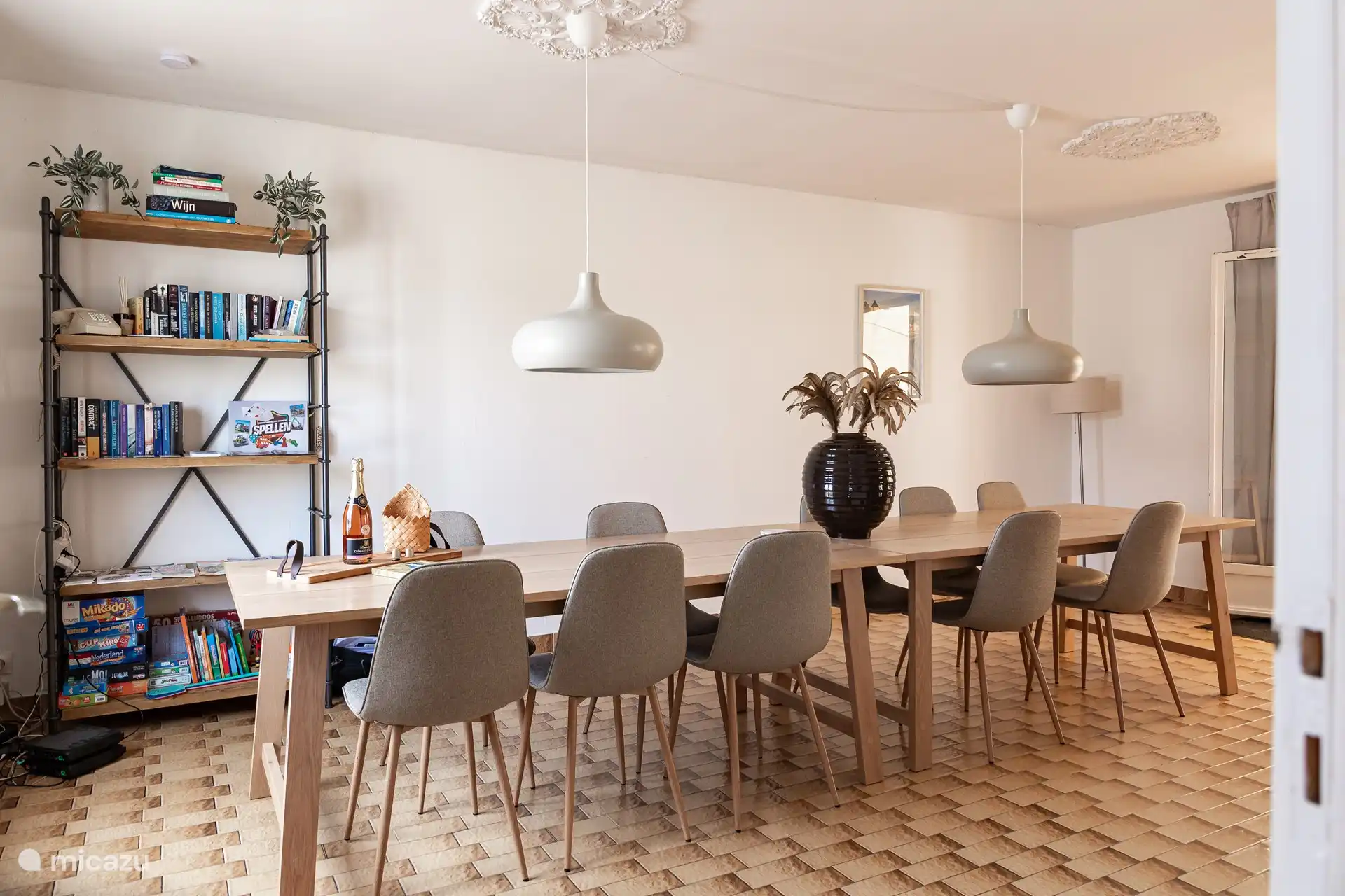 Esstisch für 10 Personen