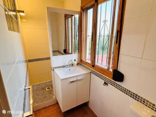 Casa Bonela en España, Andalucía, Casarabonela - casa vacacional Baño en el dormitorio 1 en suite