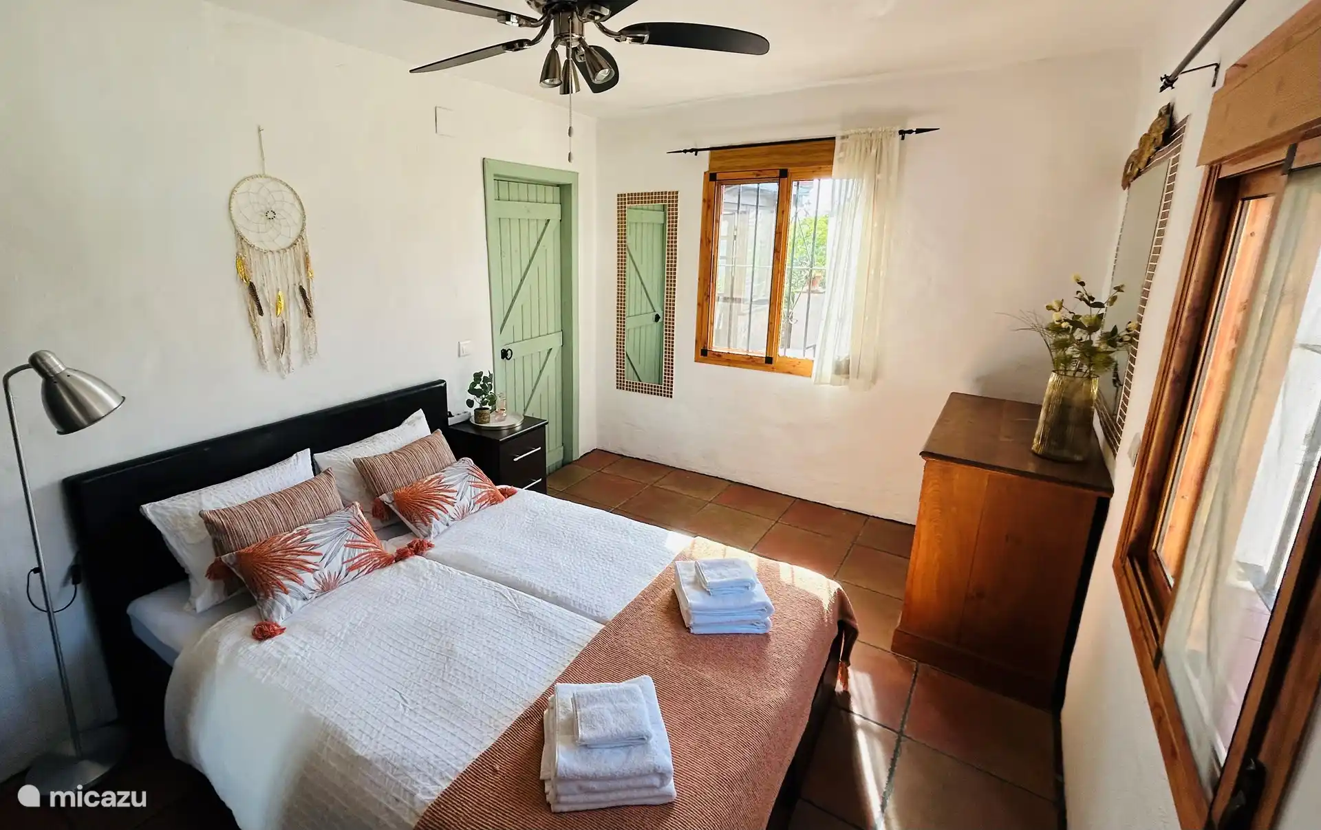 Dormitorio 3 con vistas a la piscina