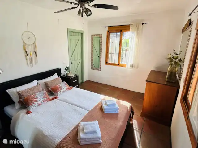 Casa Bonela en España, Andalucía, Casarabonela - casa vacacional Dormitorio 3 con vistas a la piscina