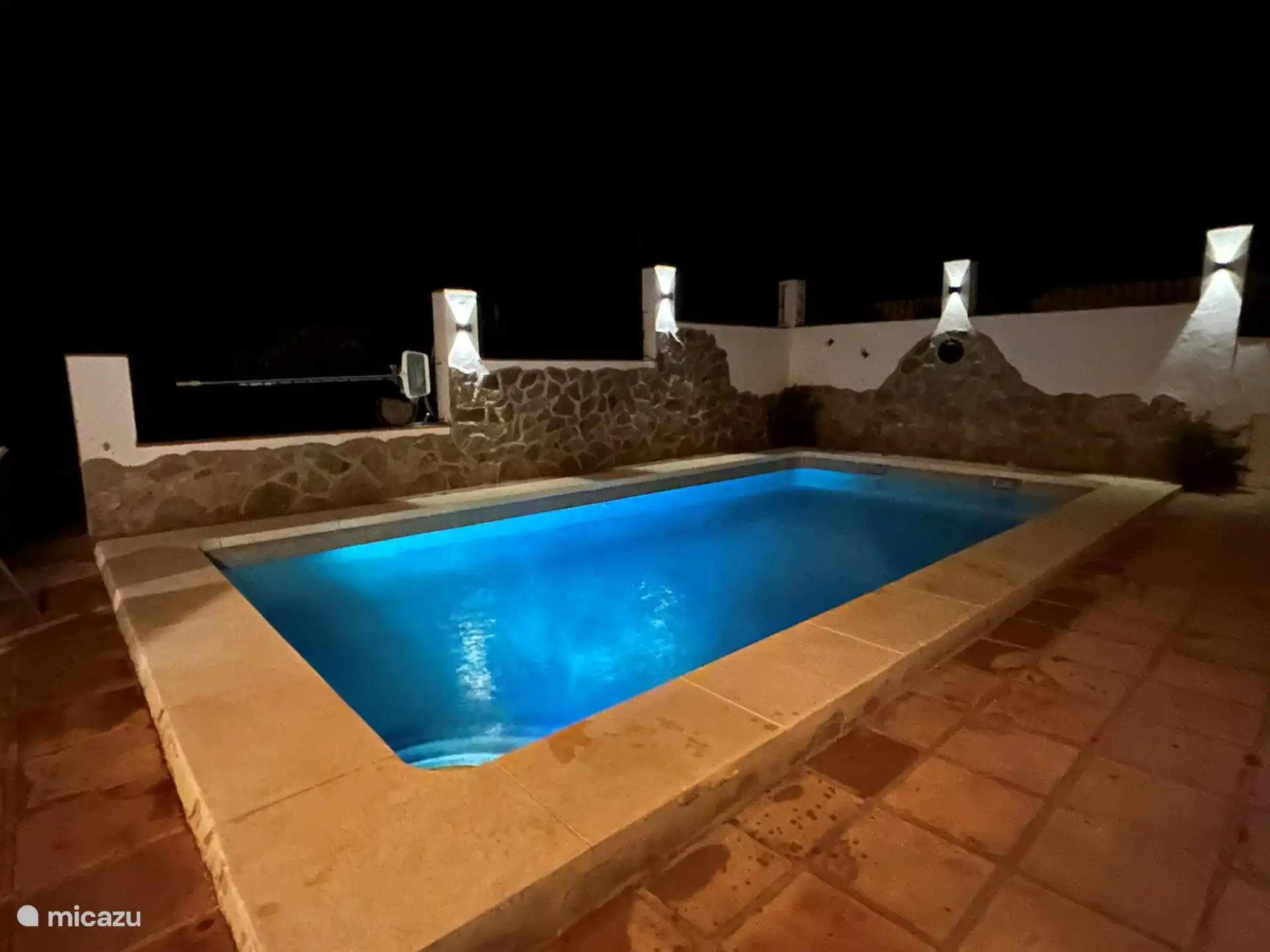 Piscina por la noche