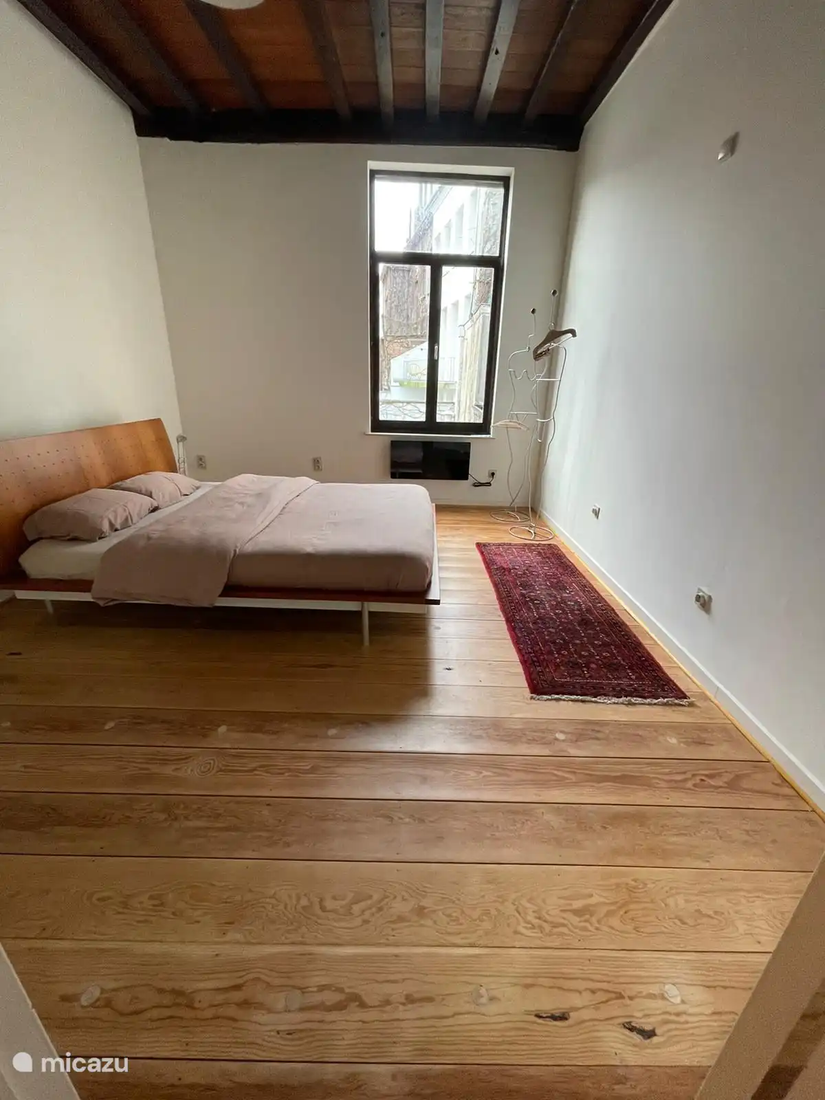 Das dritte Schlafzimmer mit einem Doppelbett von 160 cm. 