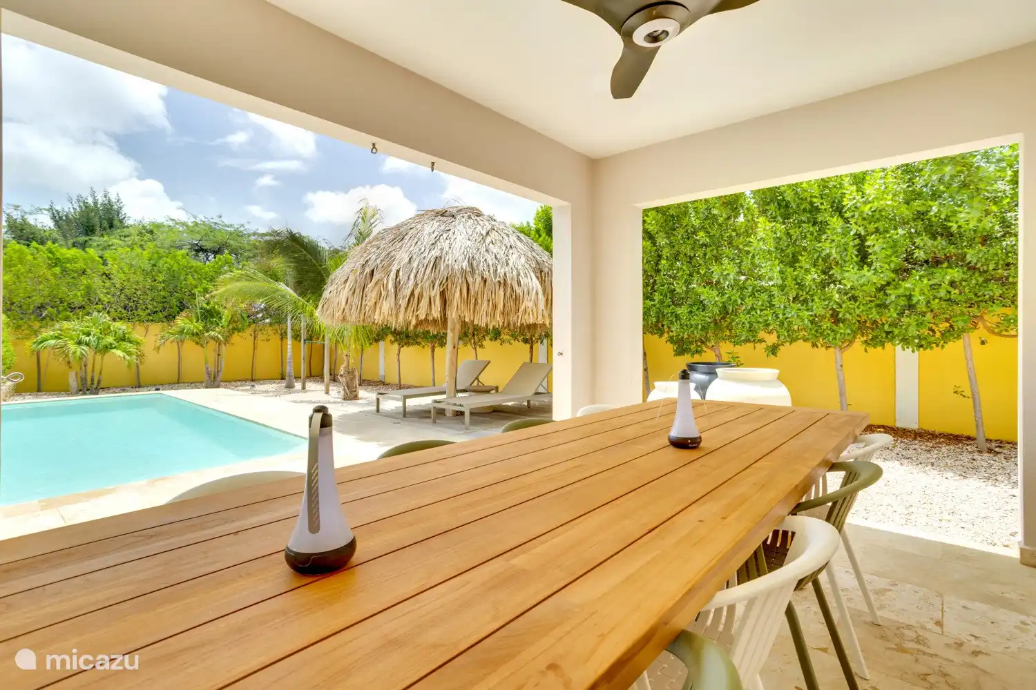 Dining area on the porch/terrace