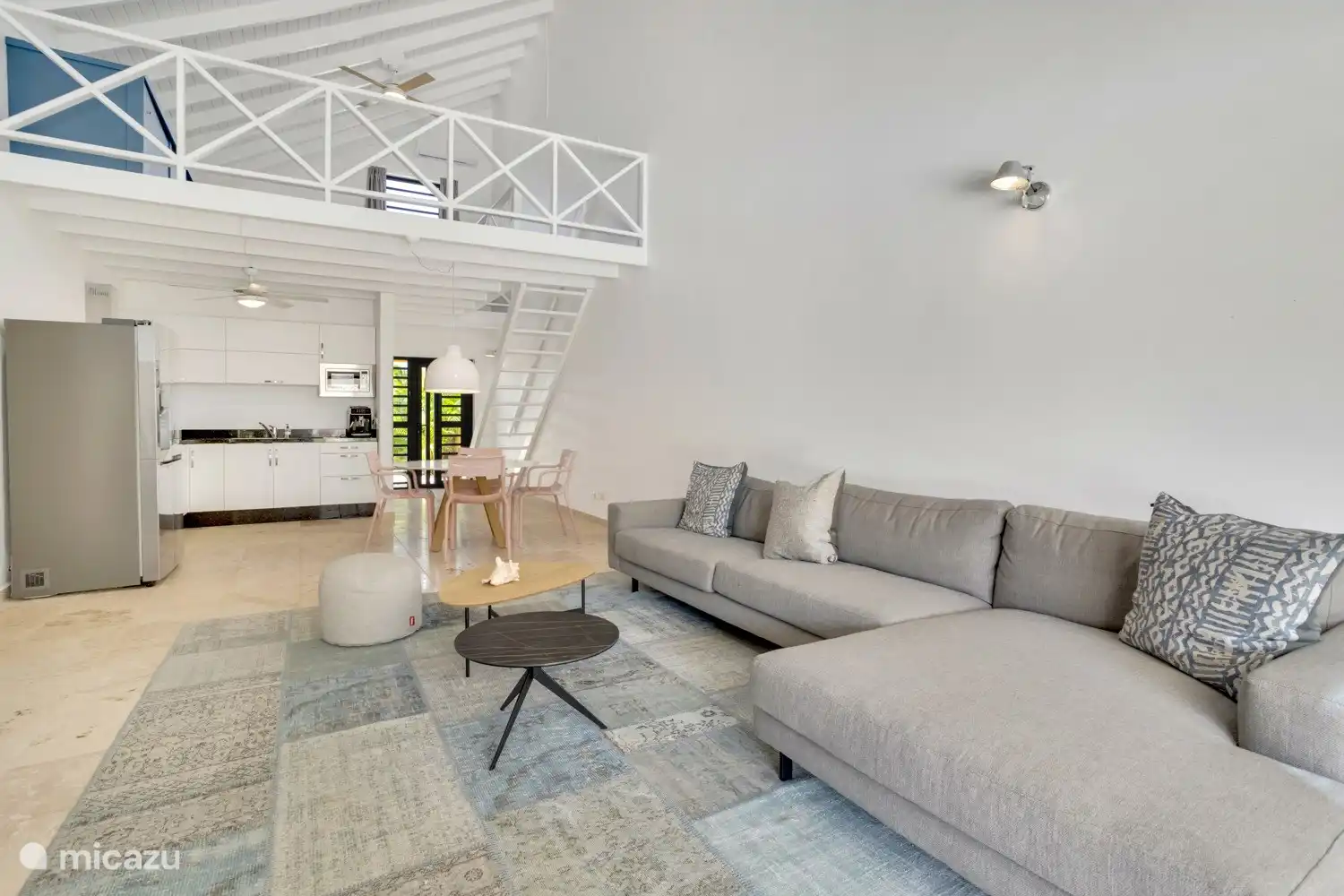 Front door, kitchen, living room and mezzanine.
