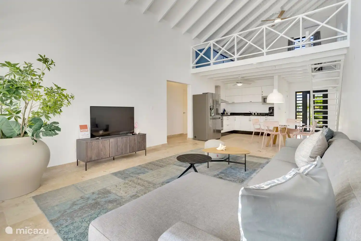 The living room with the kitchen, and the mezzanine (= third bedroom)