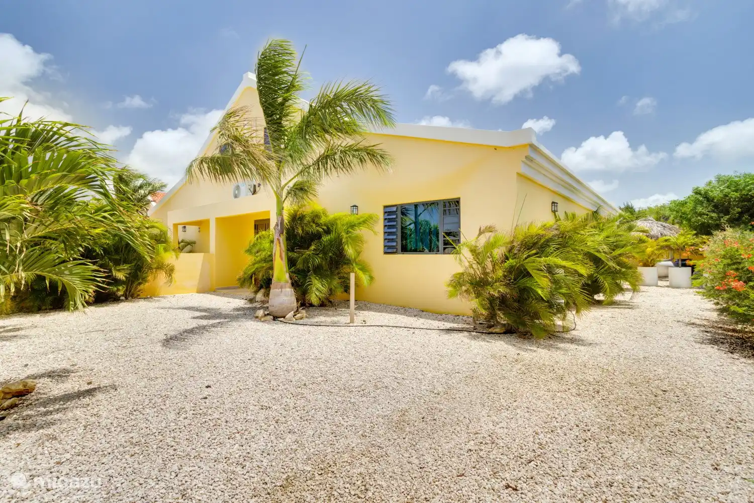 Front garden villa Brosse