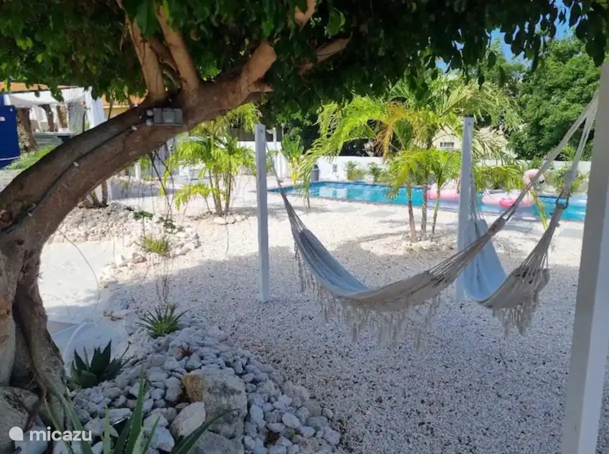 Schöne Hängematten unter dem Baum