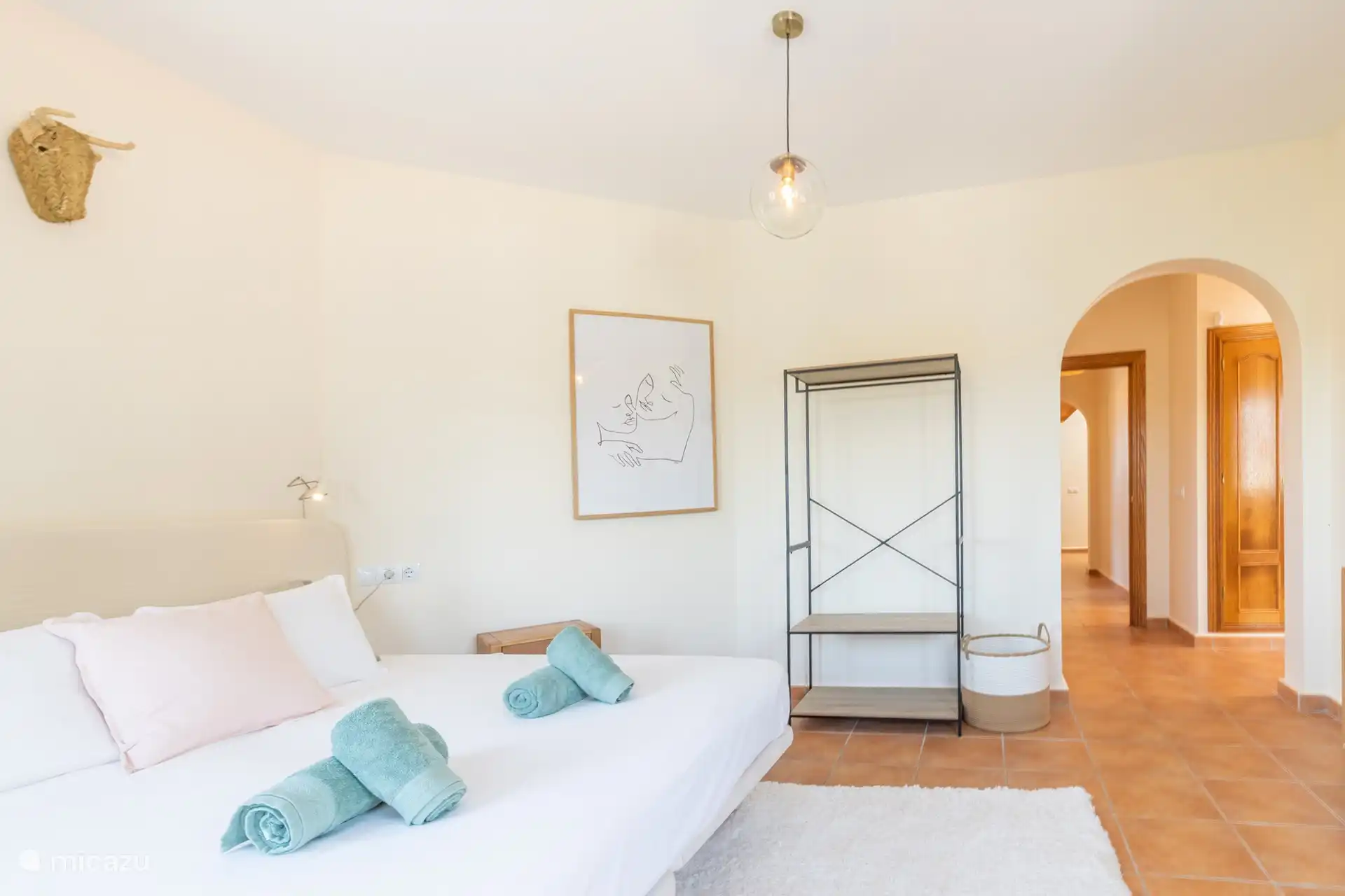 Master bedroom rdc vue sur la Granadella