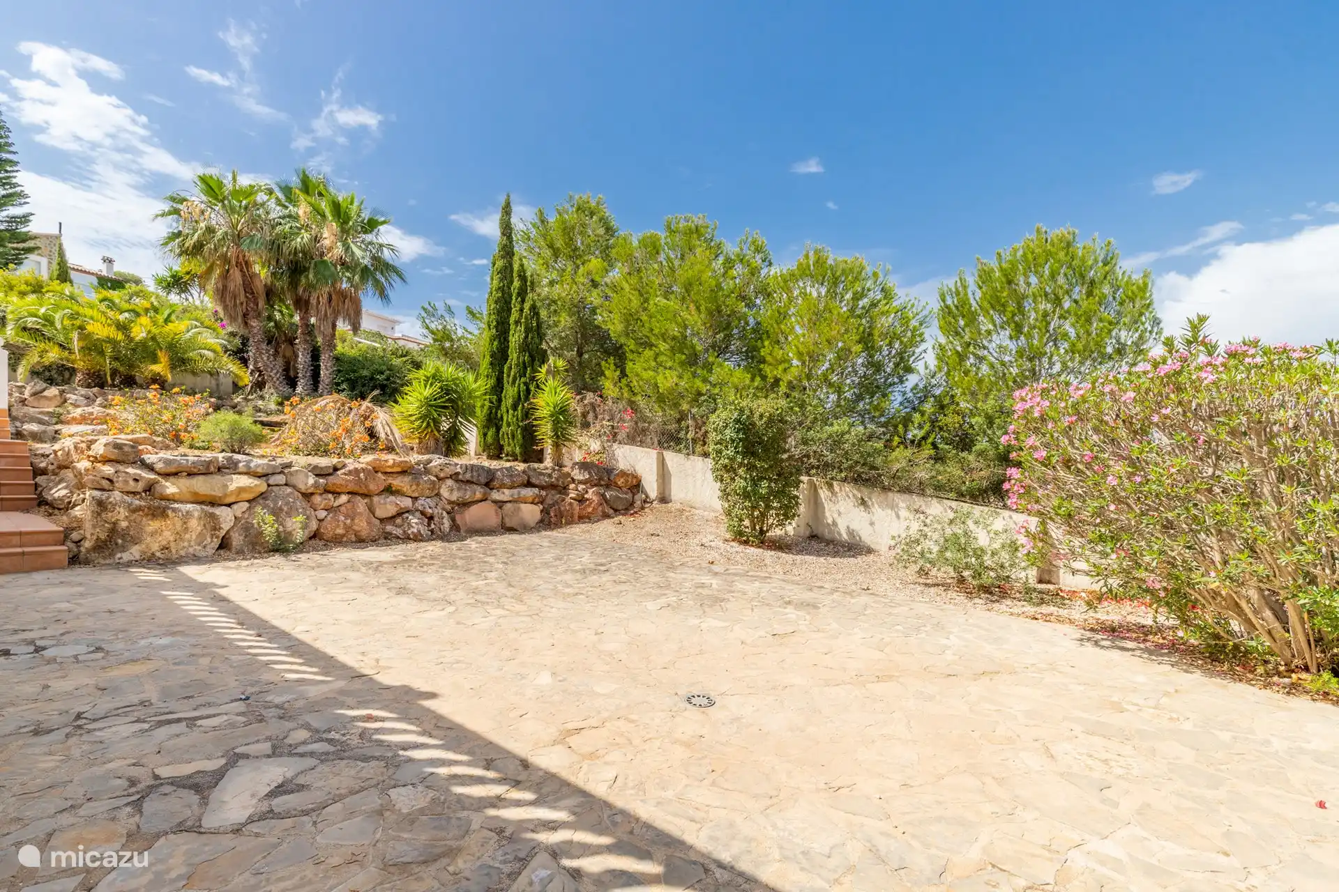 espace parking voitures
