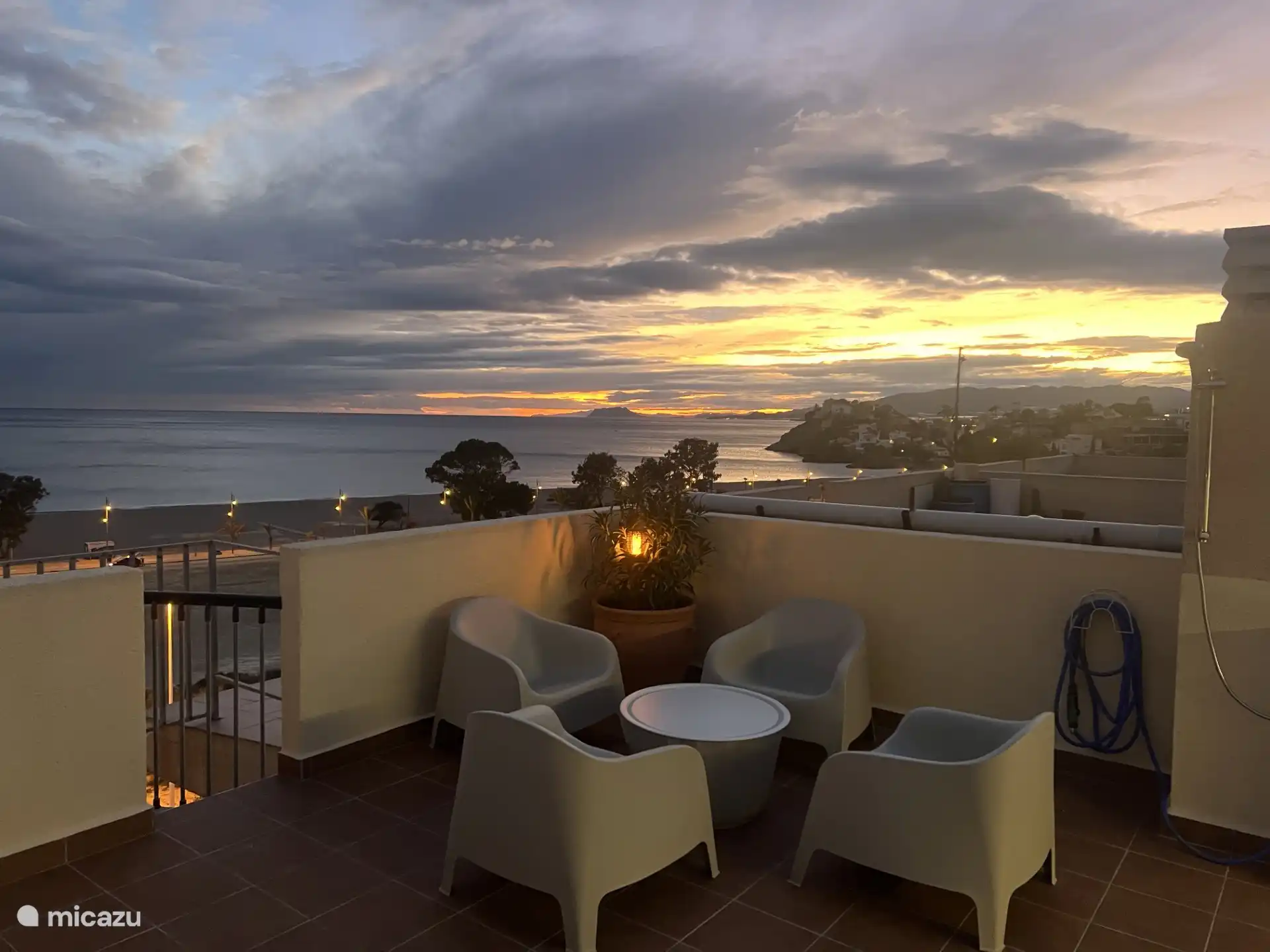 Genießen Sie den Sonnenuntergang auf der Dachterrasse