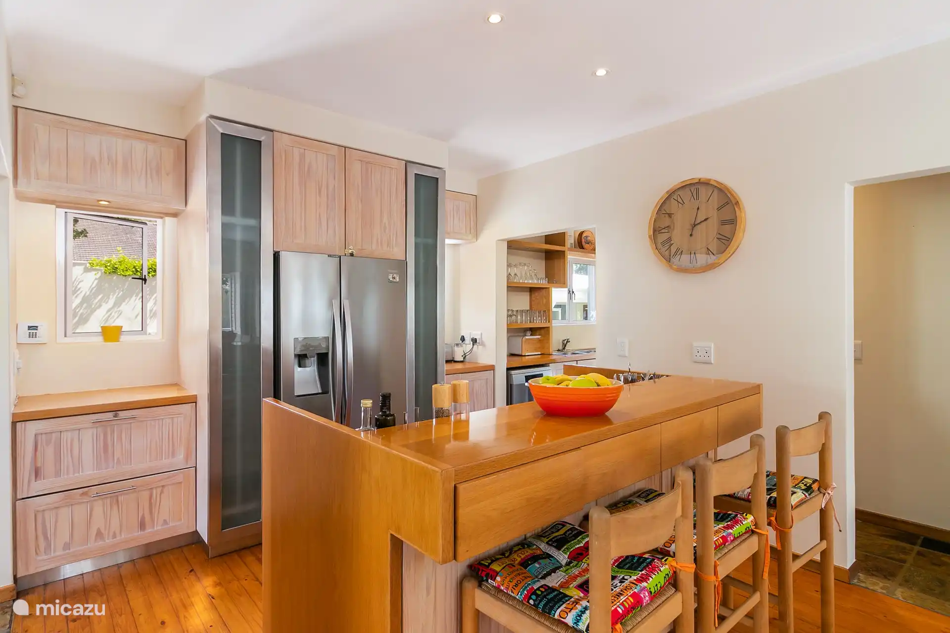 Fully equipped kitchen with large fridge, dishwasher, washing machine, gas stove + oven, air fryer, Nespesso and expresso machine, kettles