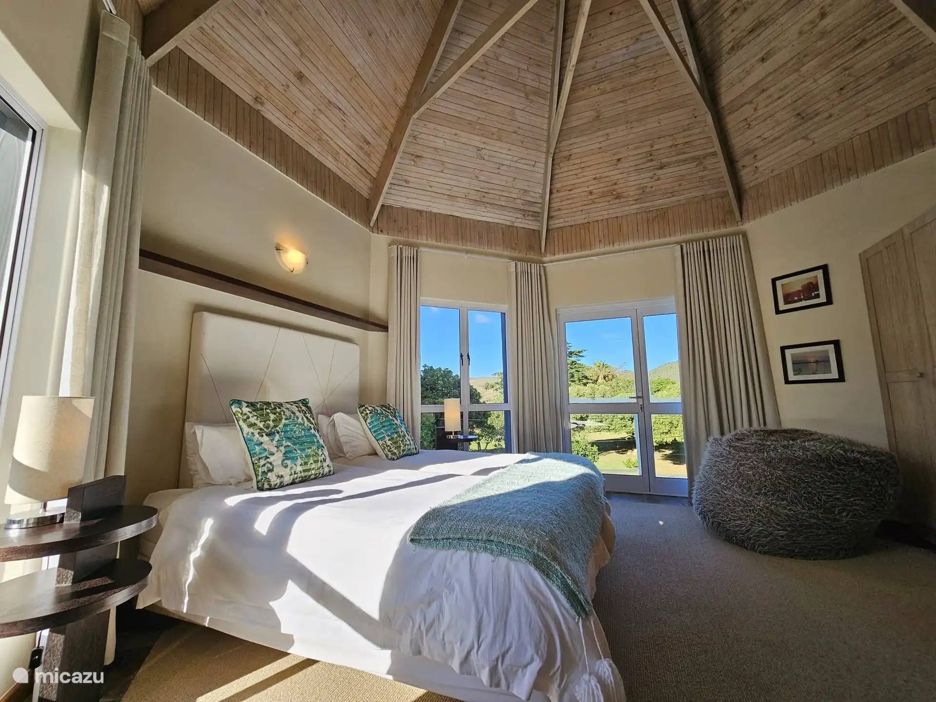 Third bedroom in the 'torrentje' with beautiful views. Bedroom has ensuite bathroom (no bath). Beds can, on request, be made up as a king size bed.