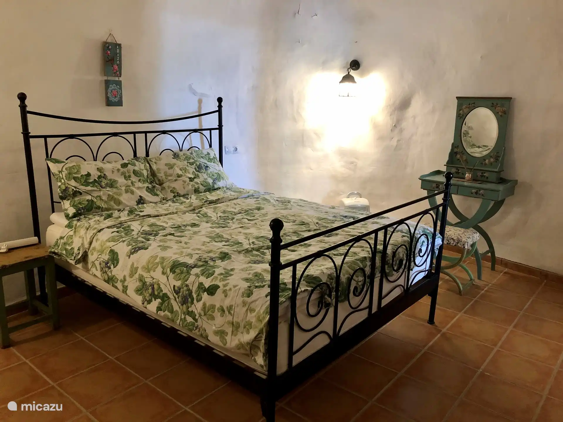 appartement slaapkamer. tweepersoonsbed 160 xx 200
