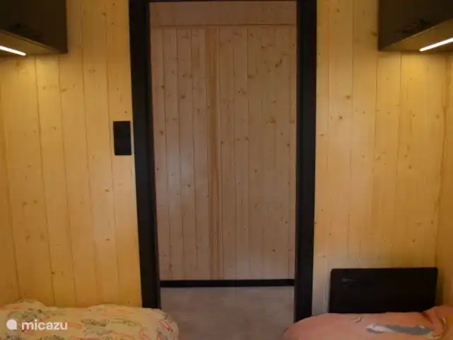 Hella : Aventure et Nature  | Pays-Bas, Overijssel, Haarle - chalet Vue sur le couloir depuis la deuxième chambre