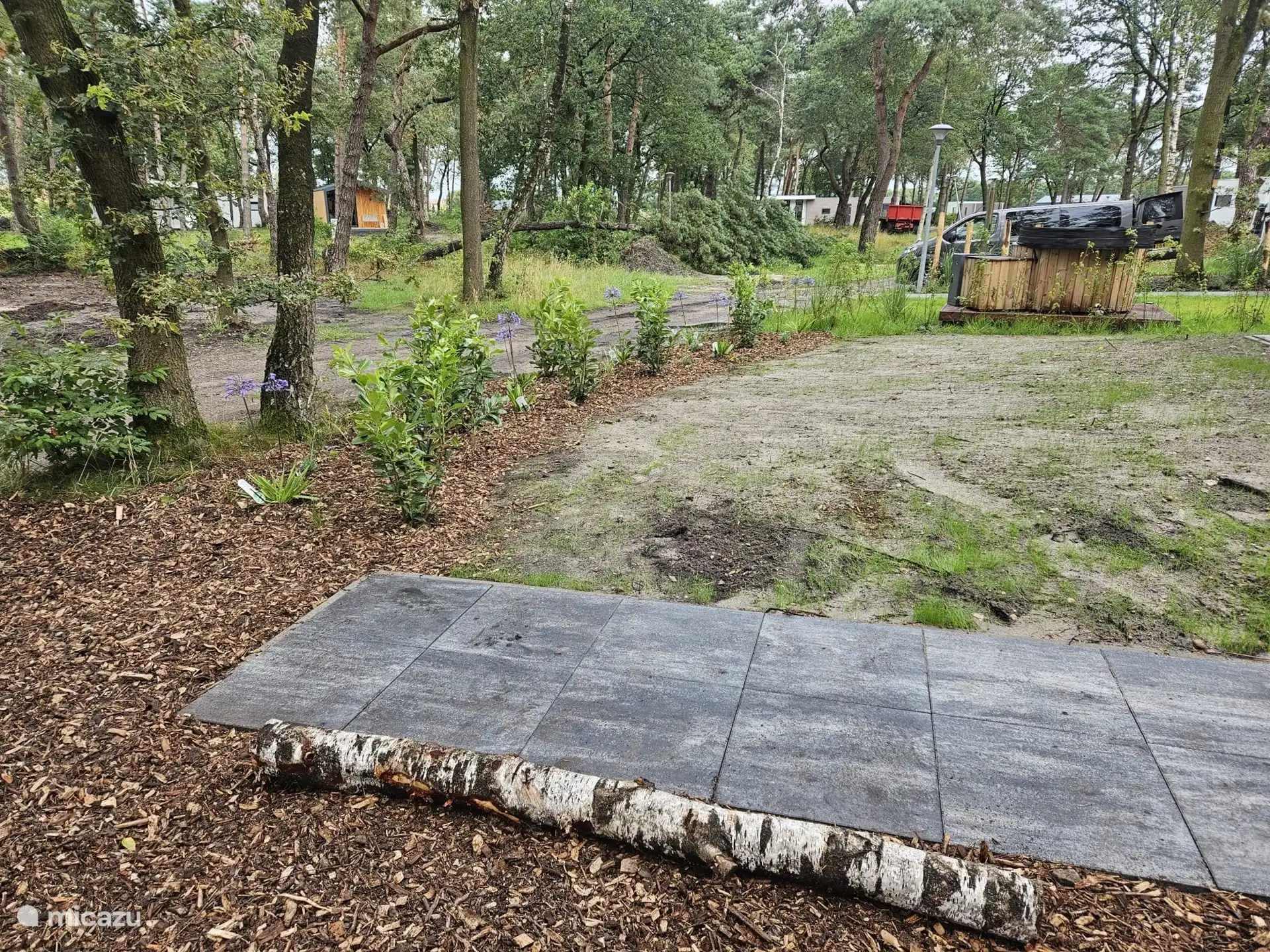 Blick über den Park vom Parkplatz aus