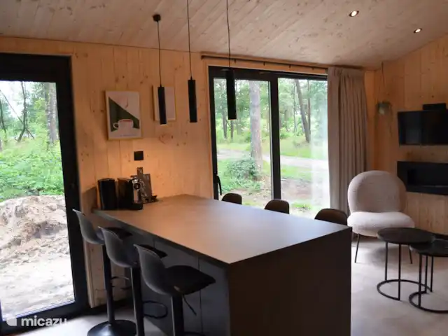 Hella : Aventure et Nature  | Pays-Bas, Overijssel, Haarle - chalet Directement à la table à la table à manger confortable avec six tabourets