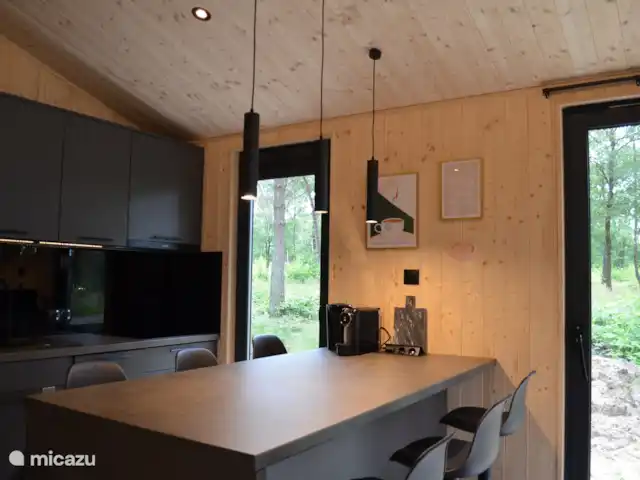 Hella : Aventure et Nature  | Pays-Bas, Overijssel, Haarle - chalet Directement à la table à la table à manger confortable avec six tabourets