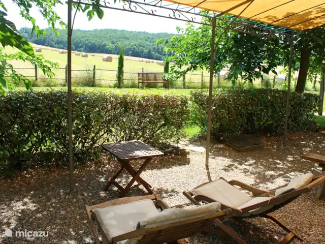 Le Pigeonnier de Migou en Francia, Tarn-et-Garonne, Larrazet - casa rural / cabaña La vista junto a la paloma.