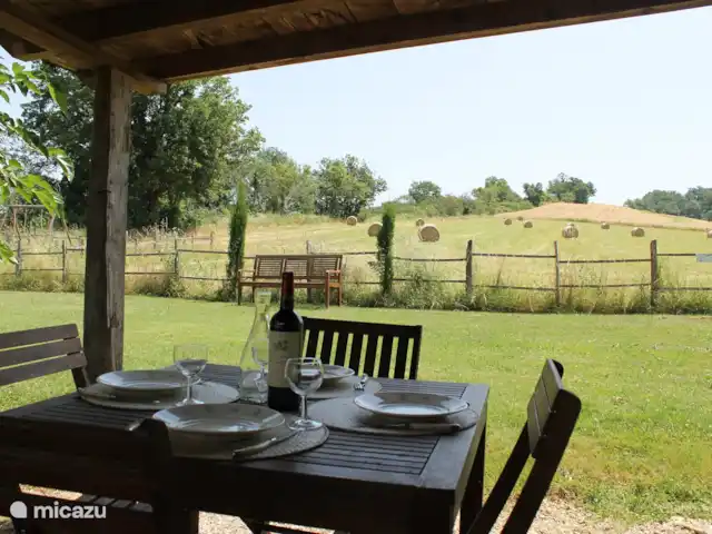 Le Pigeonnier de Migou en Francia, Tarn-et-Garonne, Larrazet - casa rural / cabaña La terraza privada.
