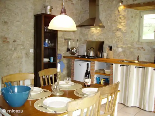 Le Pigeonnier de Migou en Francia, Tarn-et-Garonne, Larrazet - casa rural / cabaña La cocina/comedor.