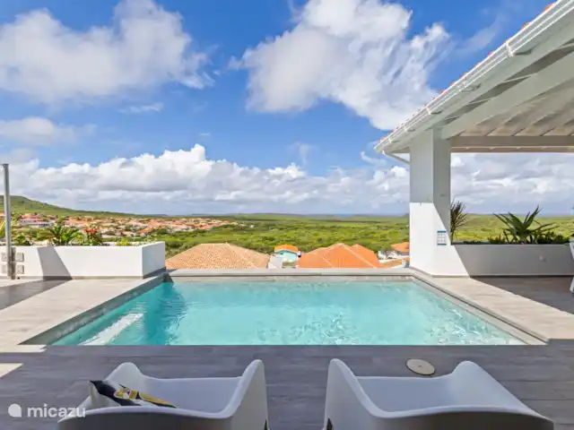 Villa Bista di Laman  en Curazao, Bandabou (oeste), Fontein - villa Hermosa vista desde su propia piscina.
