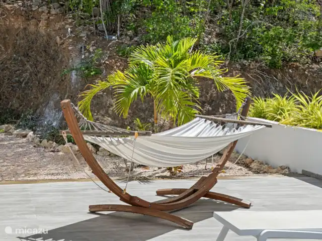 Villa Bista di Laman  en Curazao, Bandabou (oeste), Fontein - villa Por supuesto, esta hamaca no debe faltar para la relajación tropical.