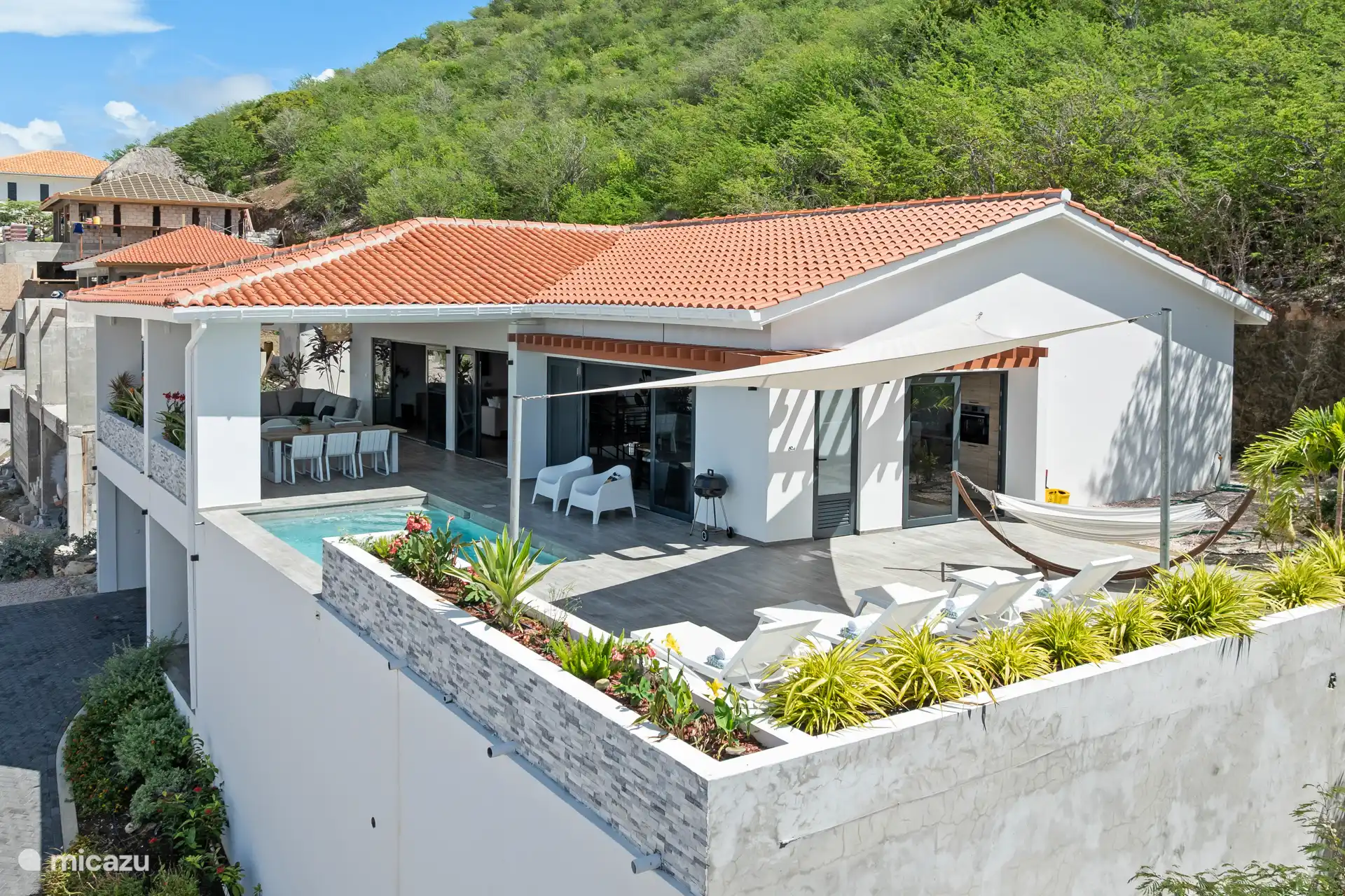 Genießen Sie in tropischer Atmosphäre.