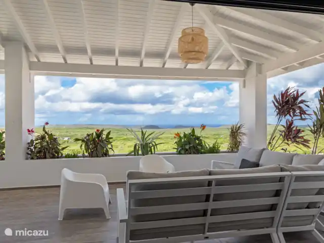 Villa Bista di Laman  en Curazao, Bandabou (oeste), Fontein - villa Esta villa en Villapark Fontein se encuentra a una altura de 75 metros, contra la montaña, por lo que siempre tiene la seguridad de una vista fenomenal sobre Curazao y el océano.