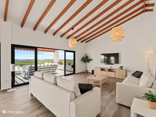 Villa Bista di Laman  en Curazao, Bandabou (oeste), Fontein - villa Un amplio salón lleno de luz: el lugar ideal para relajarse