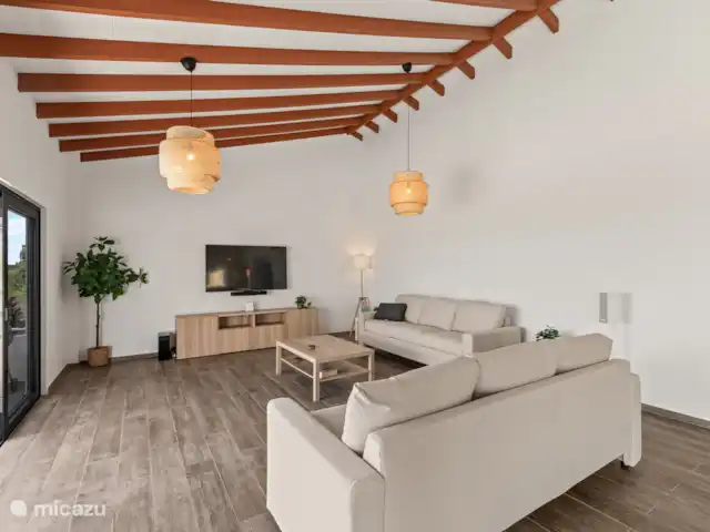 Villa Bista di Laman  en Curazao, Bandabou (oeste), Fontein - villa Un amplio salón lleno de luz: el lugar ideal para relajarse