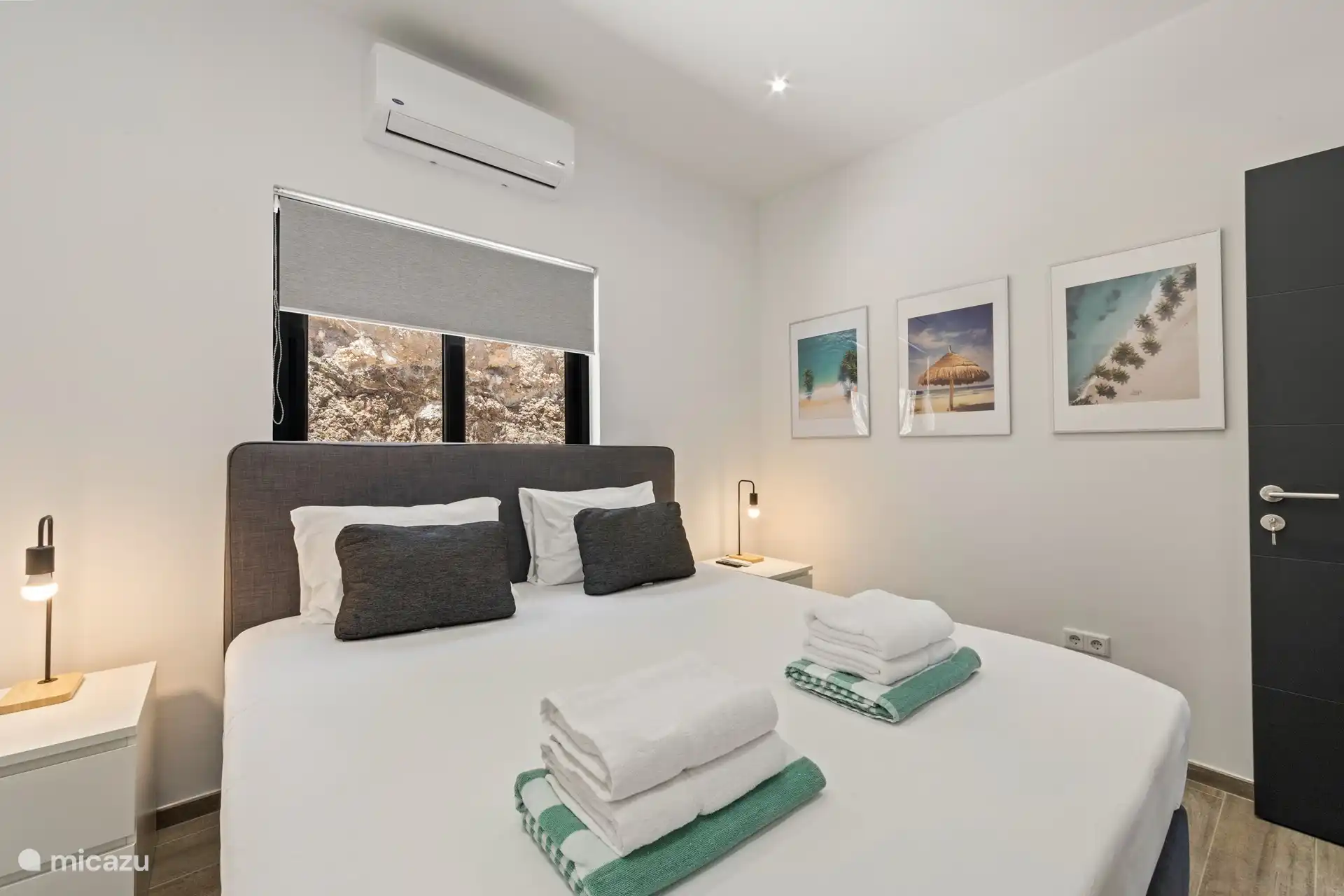 Schlafzimmer 1 mit Doppelbett und Klimaanlage