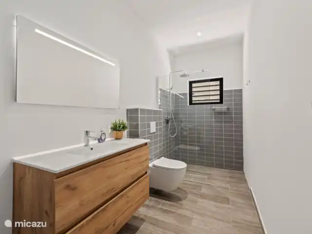 Villa Bista di Laman  en Curazao, Bandabou (oeste), Fontein - villa Cuarto de baño con ducha y WC