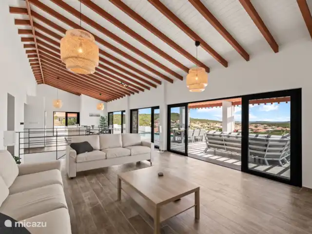 Villa Bista di Laman  en Curazao, Bandabou (oeste), Fontein - villa Un amplio salón lleno de luz: el lugar ideal para relajarse