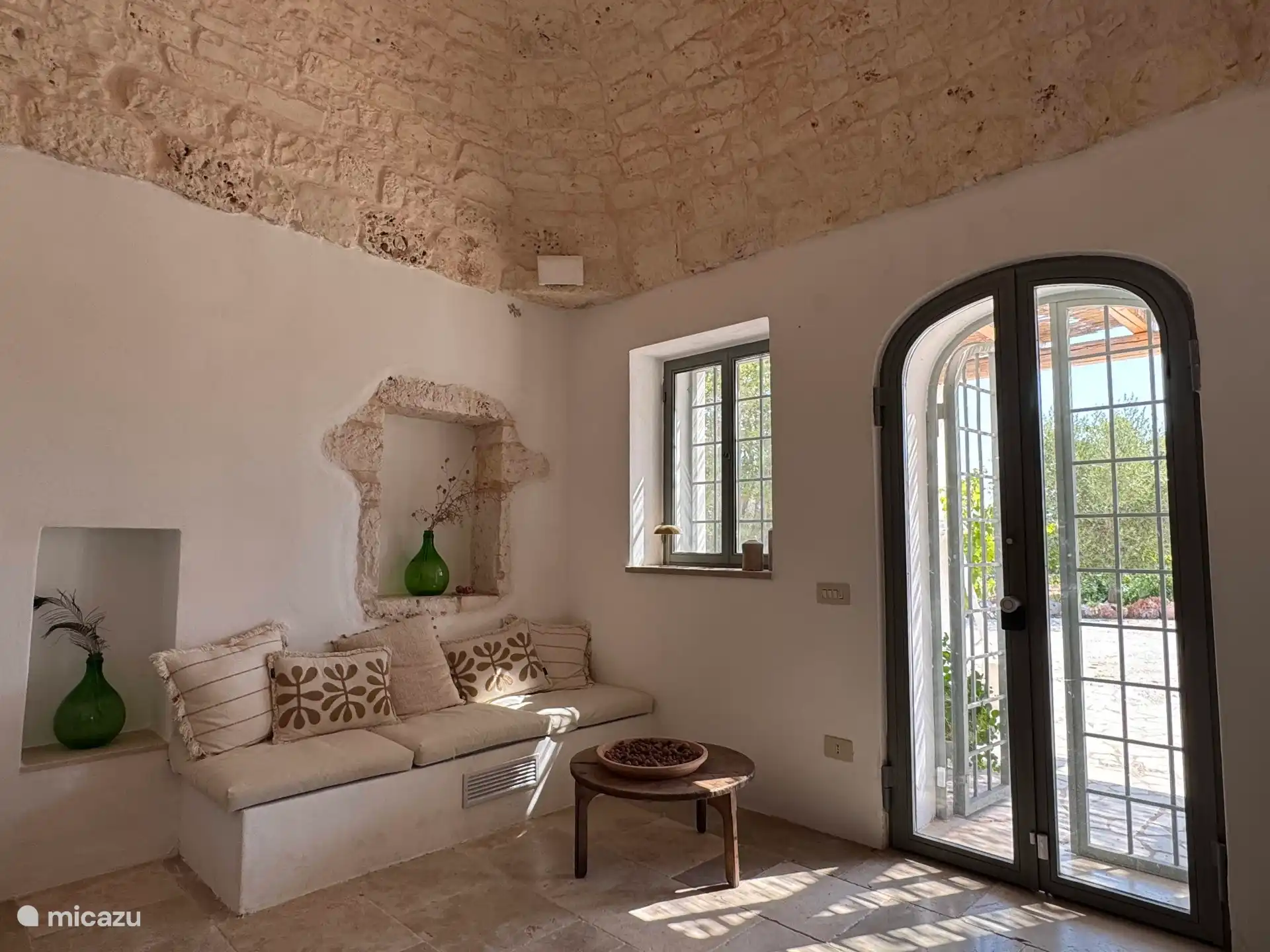 Das Lounge-Sofa im Wohnzimmer. 