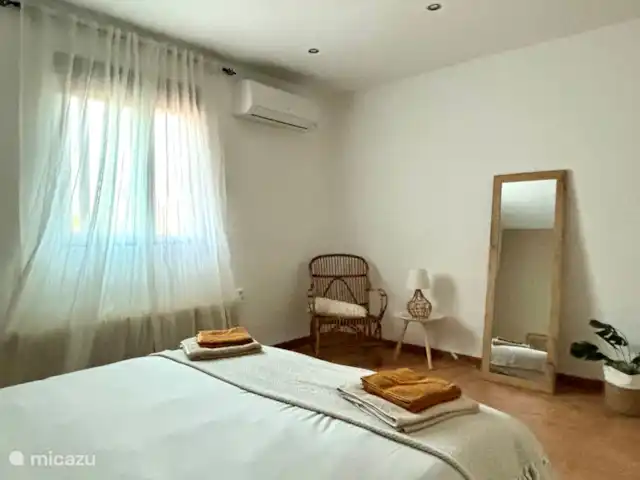 Villa Azahar en España, Valencia, Castellón - villa Habitación espaciosa y tranquila con aire acondicionado, aunque no se necesita mucho, las noches refrescan bien.