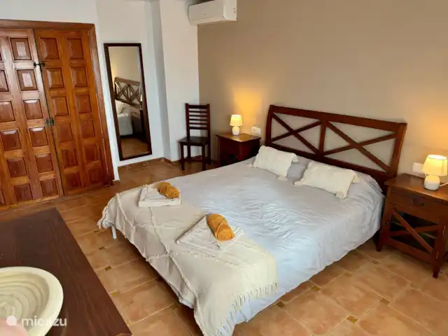 Villa Azahar en España, Valencia, Castellón - villa Amplio dormitorio con aire acondicionado