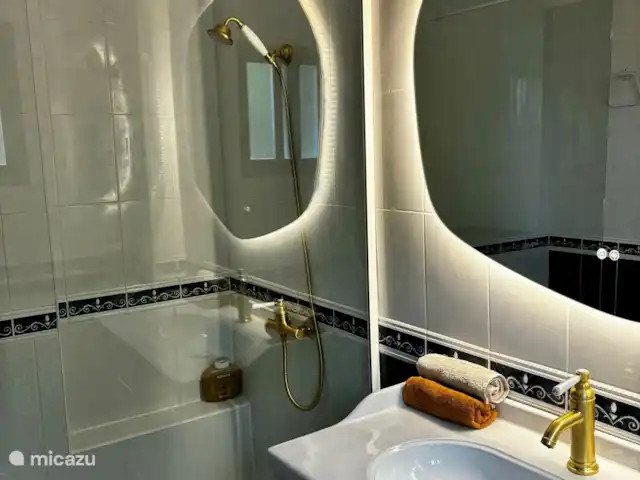 Villa Azahar en España, Valencia, Castellón - villa Cuarto de baño en la 1ª planta con ducha a ras de suelo.