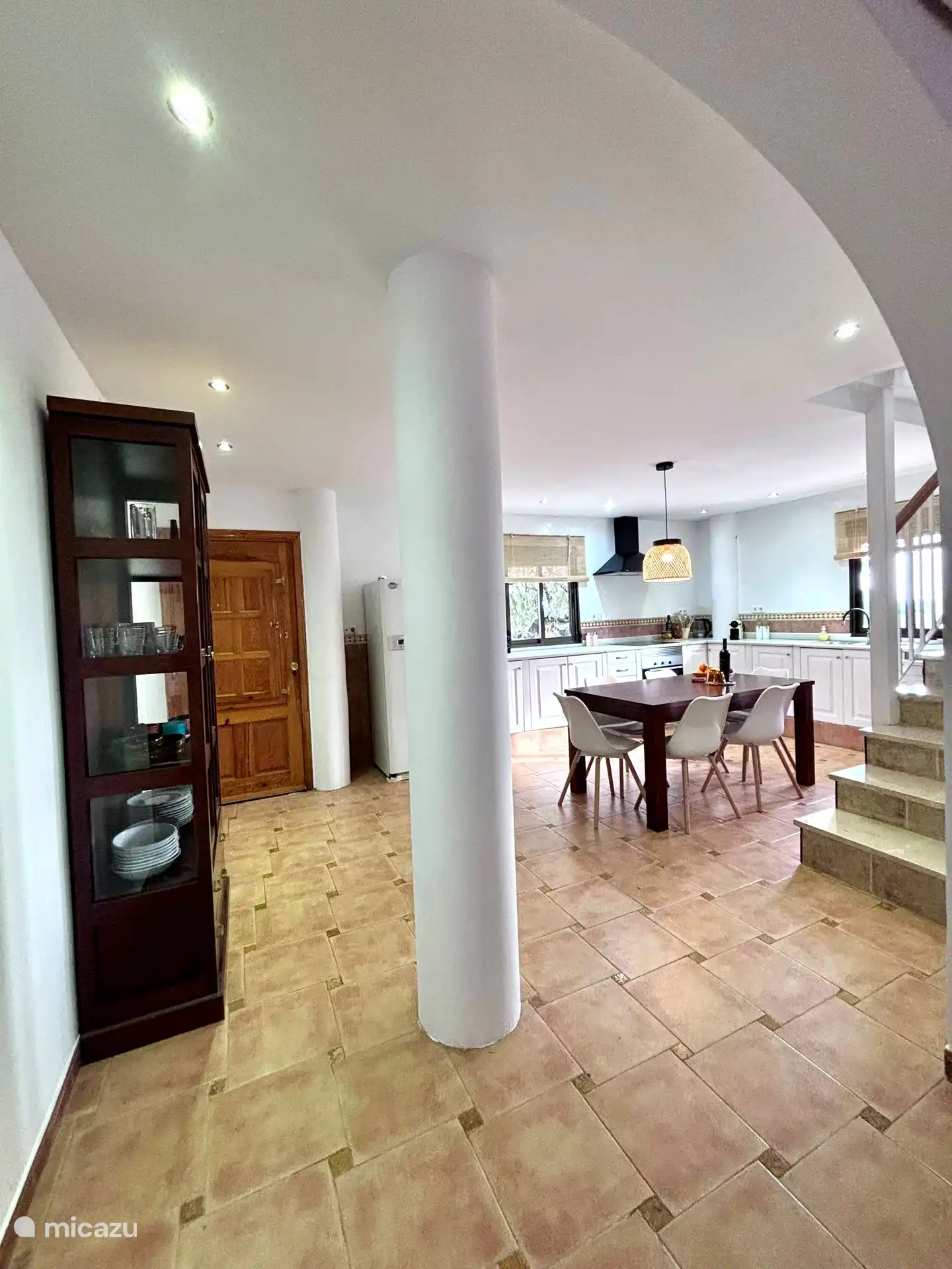 Schöne geräumige Küche
