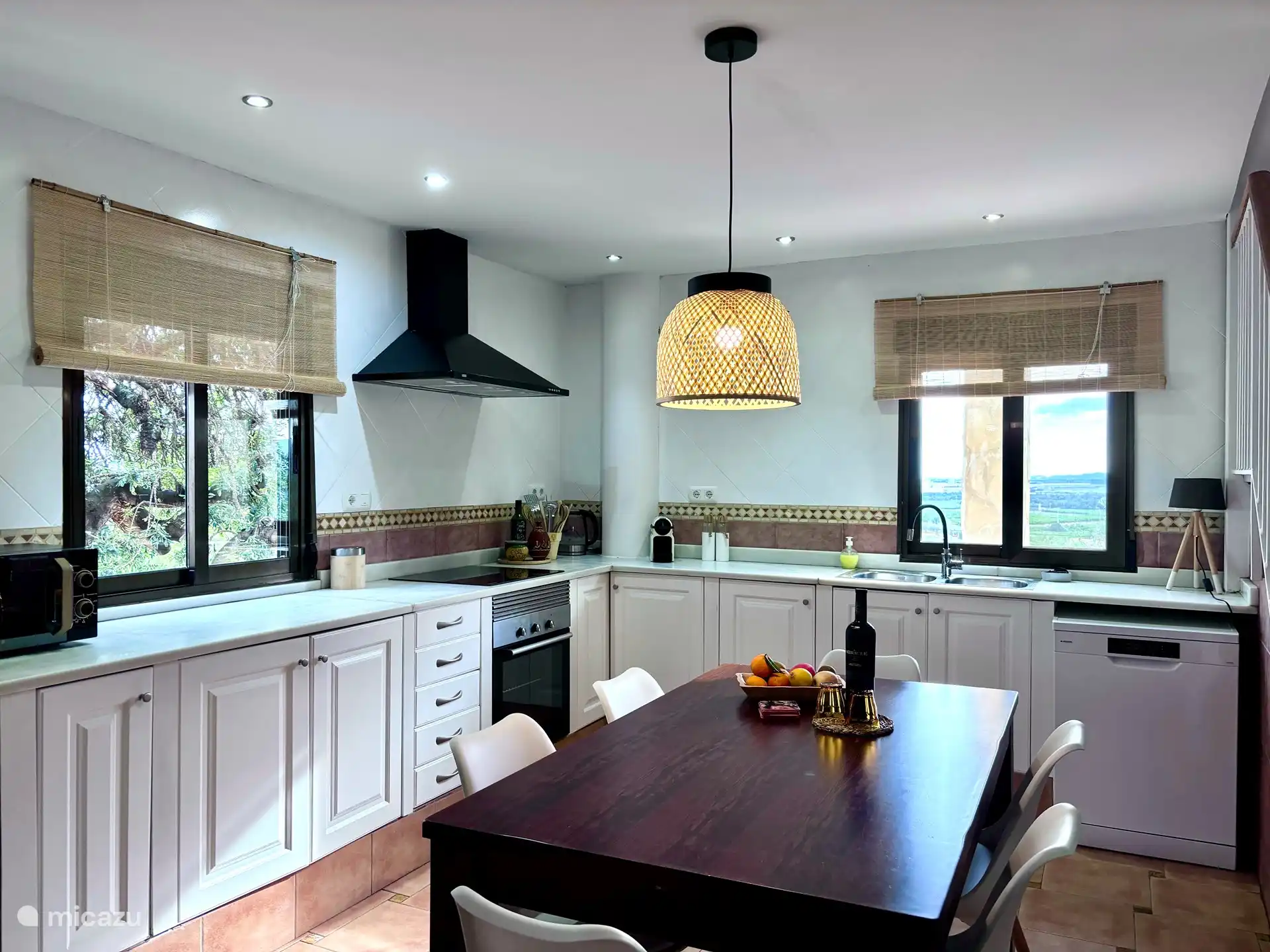 Küche mit allen Geräten 