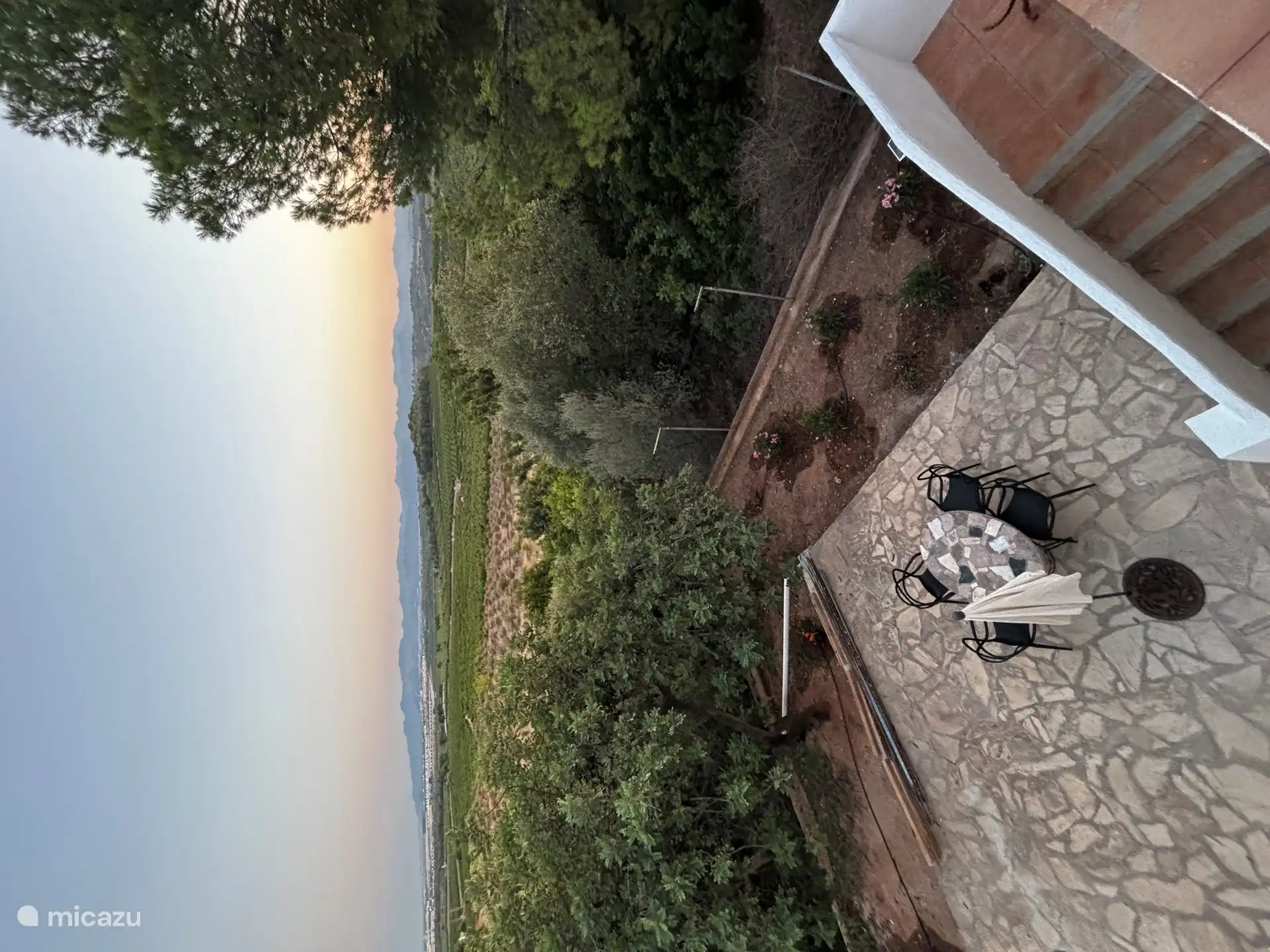 Mehrere Terrassen und Sitzgelegenheiten mit Aussicht, Schatten, Sonne... Viel Auswahl!