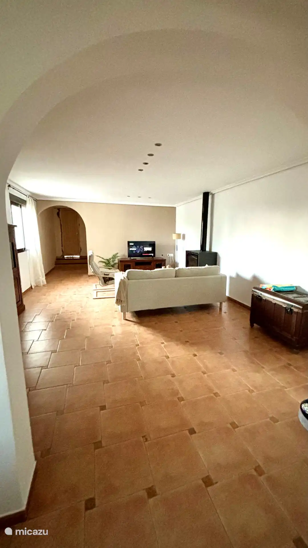 Geräumiges Wohnzimmer mit TV, WLAN, Spielen für die Kinder. 