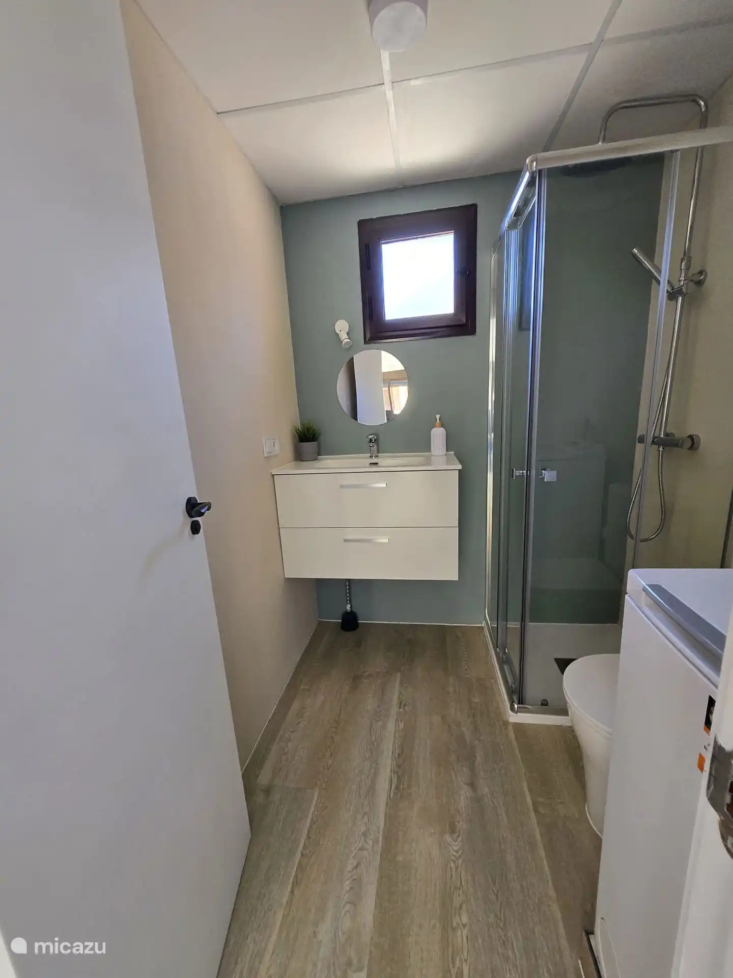 Baño 2 con lavadora.