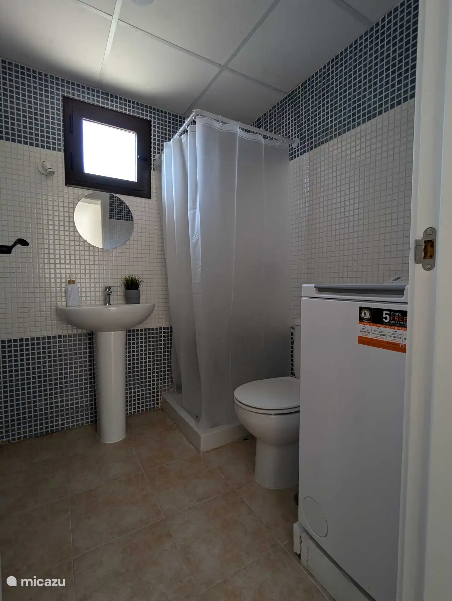 Gästebad, getrennt von Schlafzimmer 2