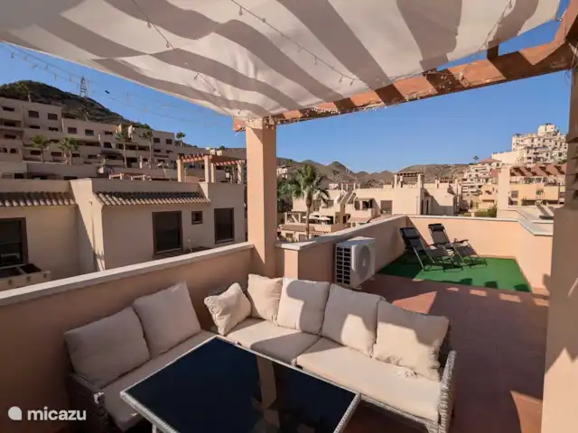 Casa See Eagle en España, Costa Cálida, Águilas - apartamento Zona chill-out y 2 tumbonas para disfrutar del buen tiempo.
